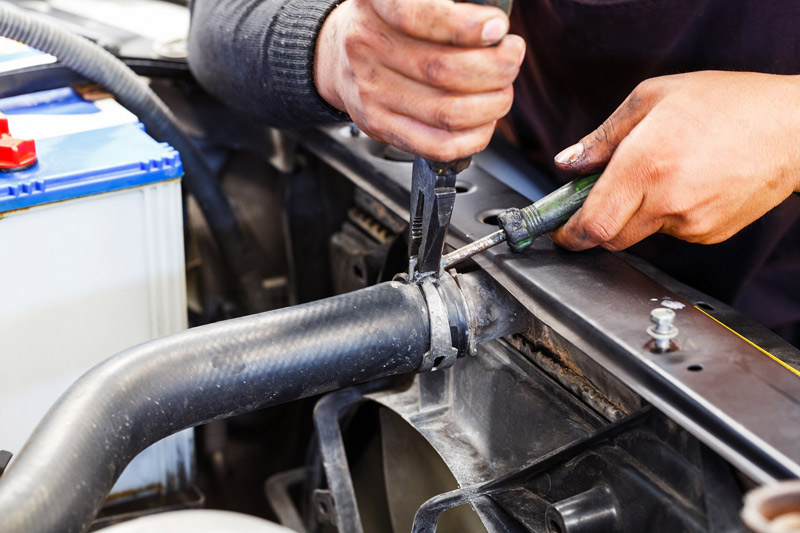 What Is the Difference Between the Upper and Lower Radiator Hose?